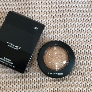 MAC bronze highlighter
